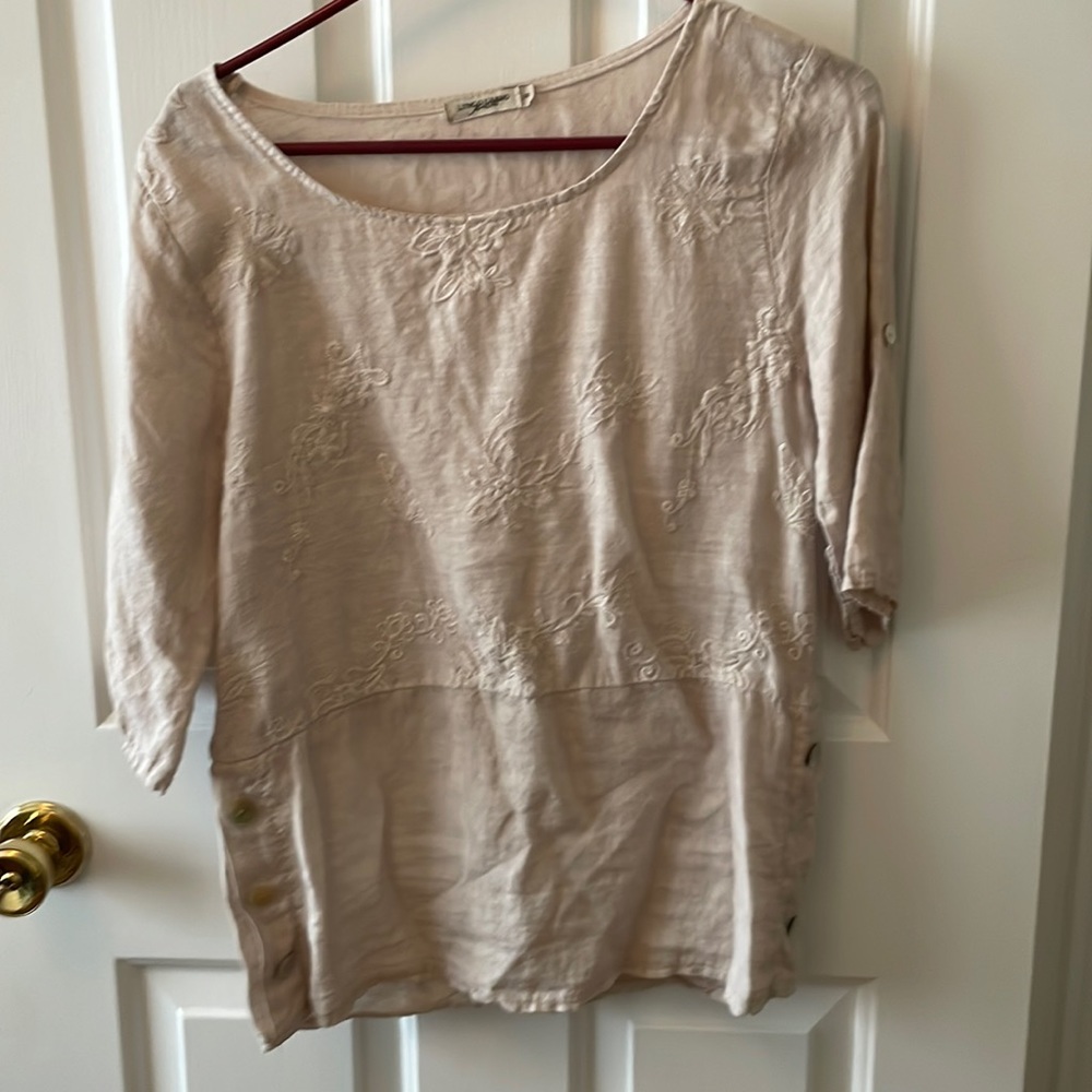 Lungo L’Arno 1/2 sleeve 100% Linen embroidered blouse. Small. Made in Italy nice